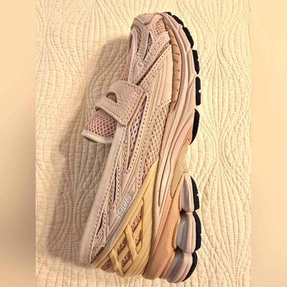 NIB New Balance 1906L Sneaker Loafer In Beige Ladies 7, Mens 5.5 - Picture 14 of 16